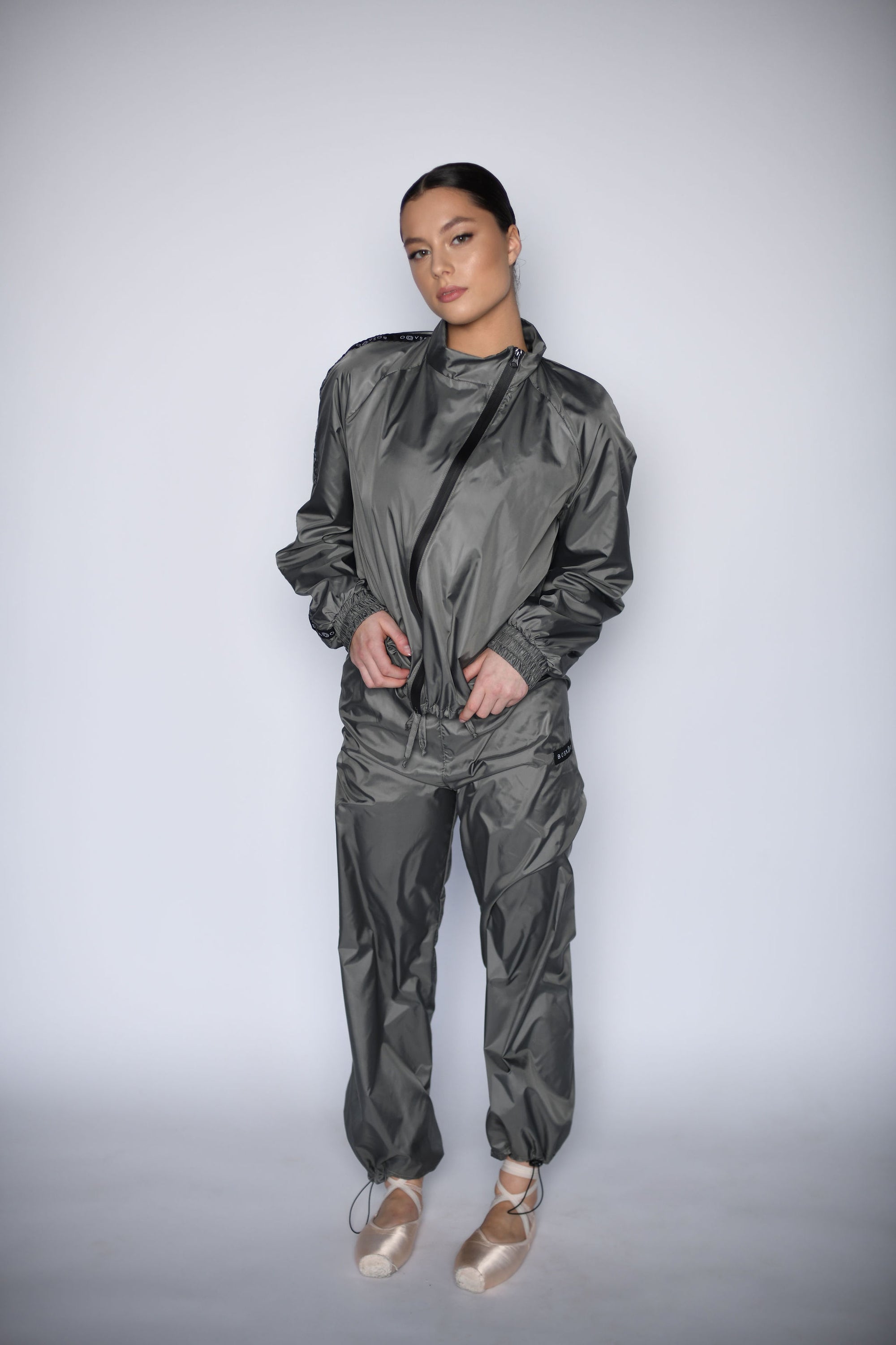 NEW URBAN SWAN COLLECTION S/S 23 | Dark concrete sports suit with pants + shorts