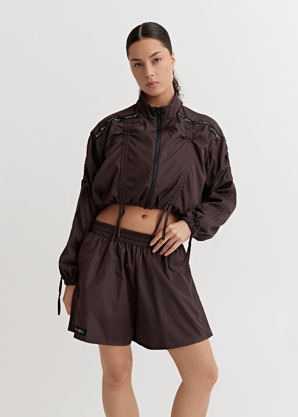 KLASIKINIS SPRINTAS KOLEKCIJA 25 | Sidabrinio amžiaus sportinis kostiumas su šortais