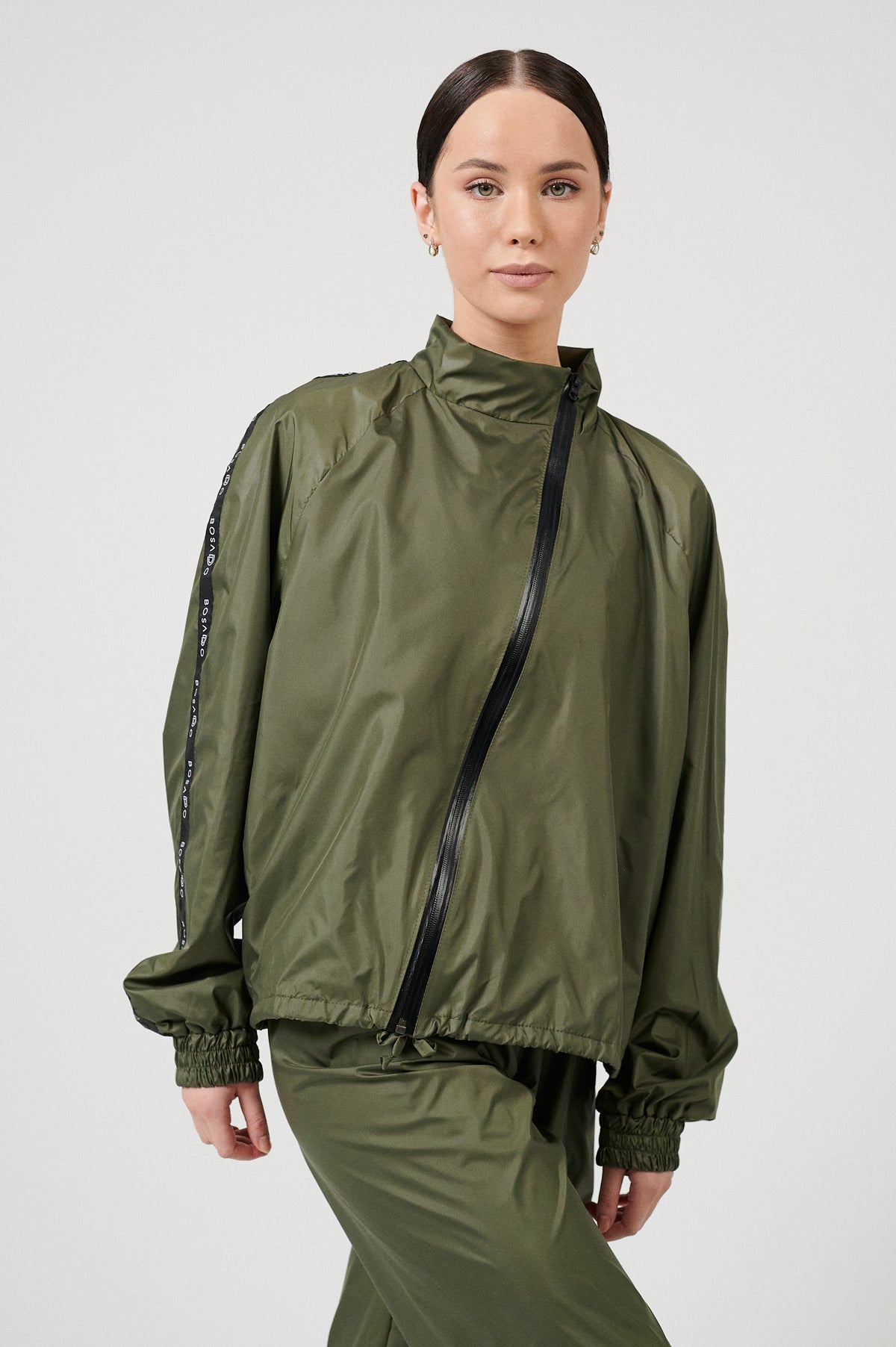 FUTURE GISELLE KOLEKCIJA 24 | Utopinis chaki spalvos švarkas