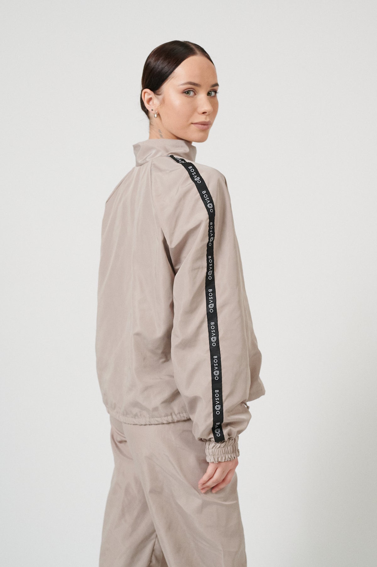 URBAN SWAN KOLEKCIJA | kreminė striukė