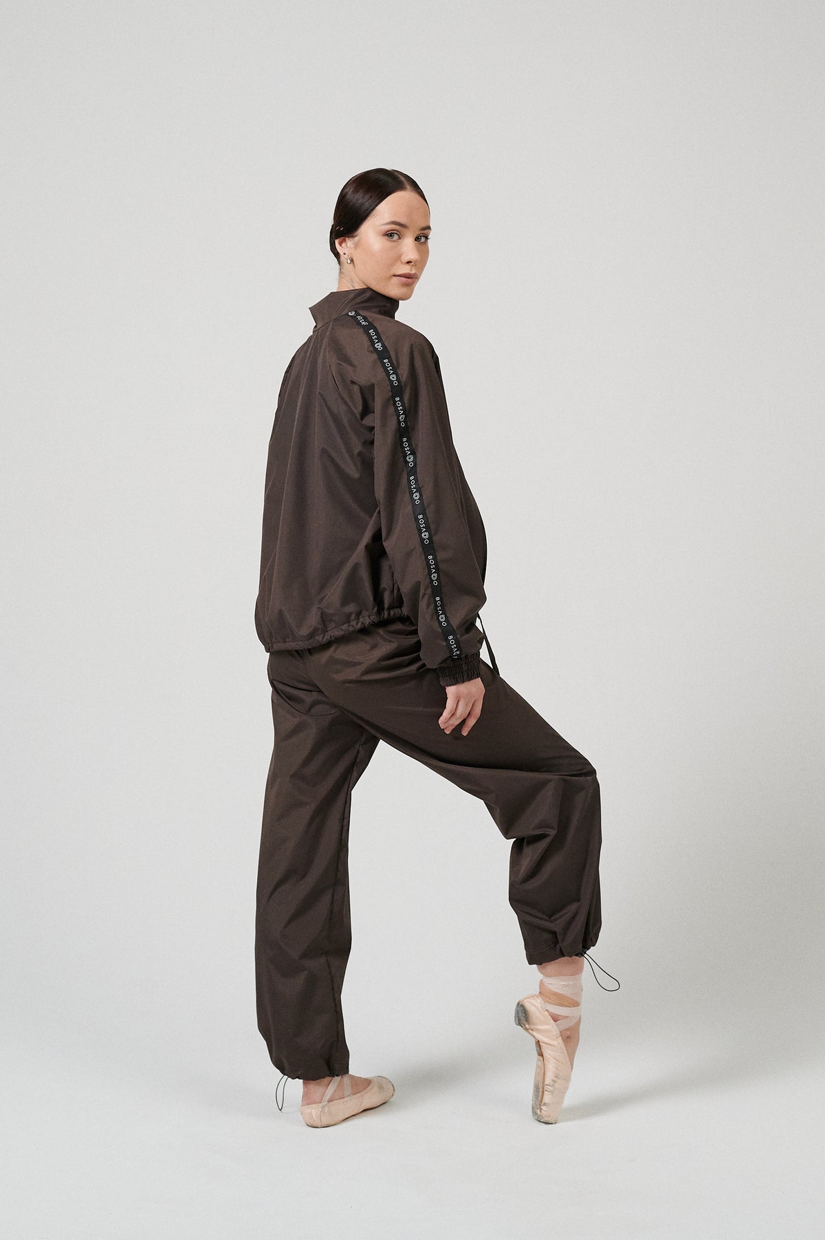 FUTURE GISELLE KOLEKCIJA 24 | New Age Brown sportinis kostiumas su kelnėmis