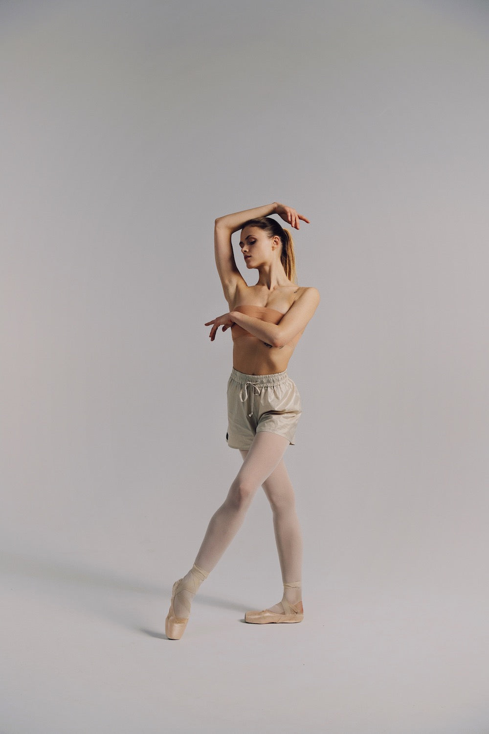 Breast - shaping adhesive band