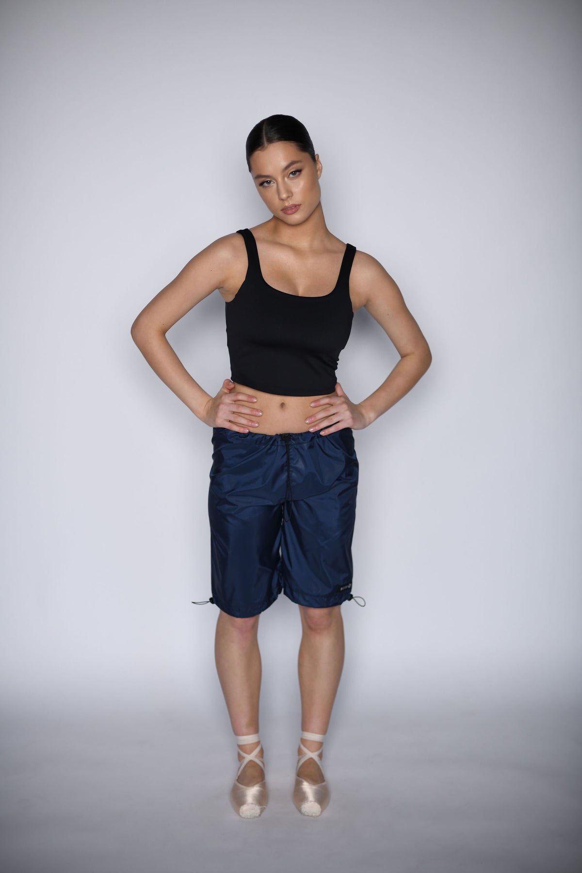 NEW URBAN SWAN KOLEKCIJA S/S 23 | Karališkos mėlynos spalvos ilgi šortai 