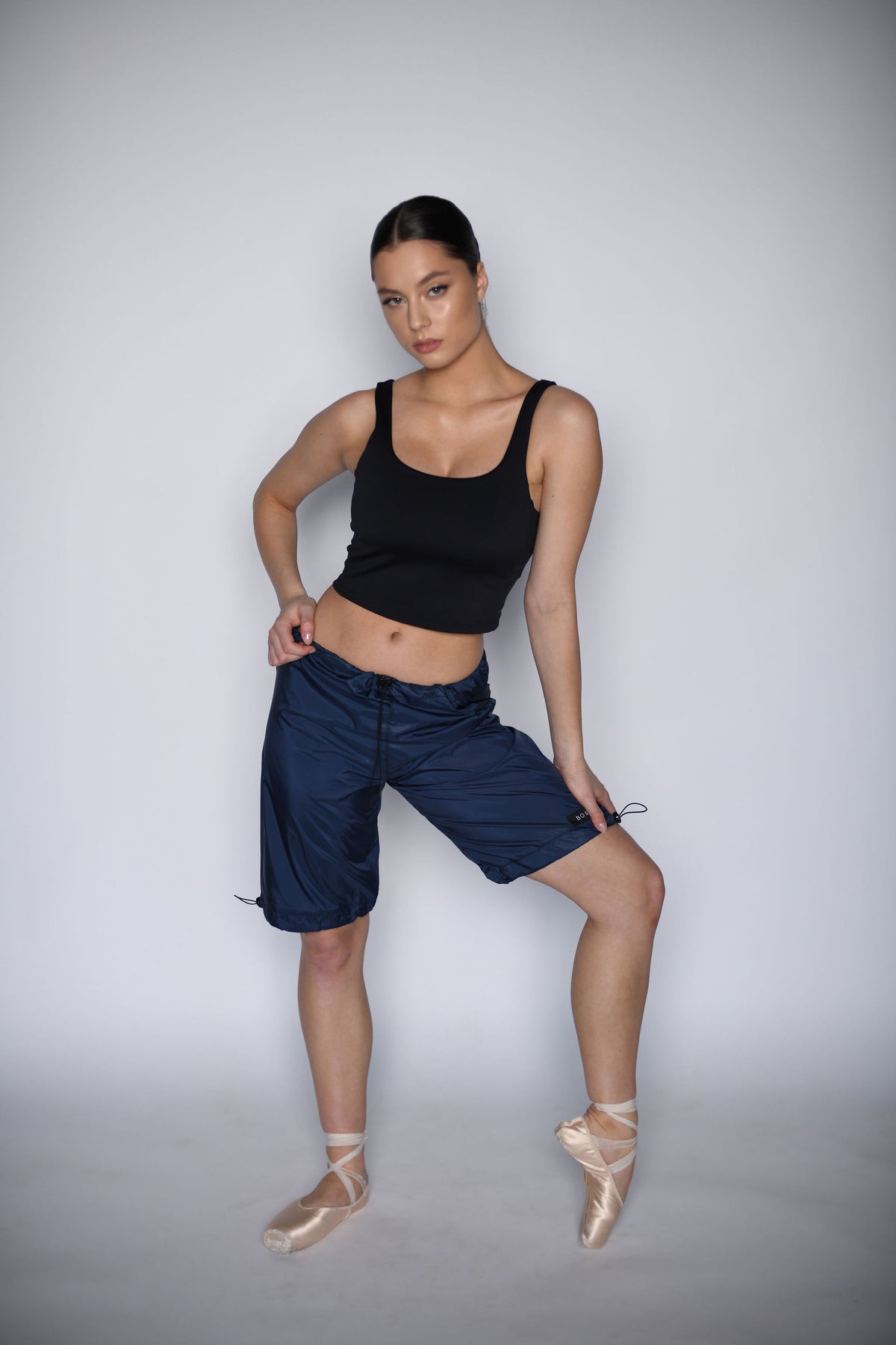 NEW URBAN SWAN KOLEKCIJA S/S 23 | Karališkos mėlynos spalvos ilgi šortai 