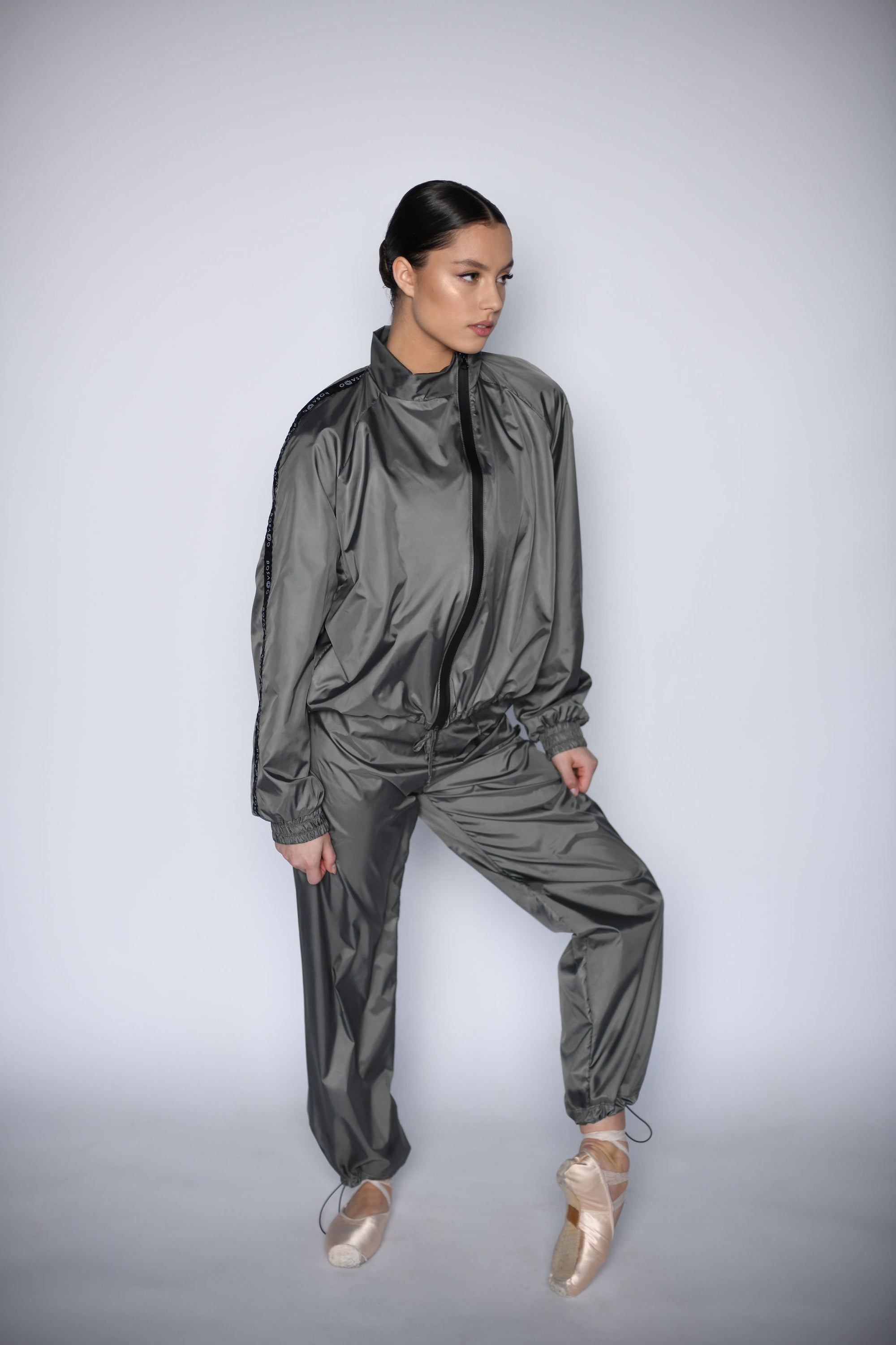 NEW URBAN SWAN COLLECTION S/S 23 | Dark concrete sports suit with pants