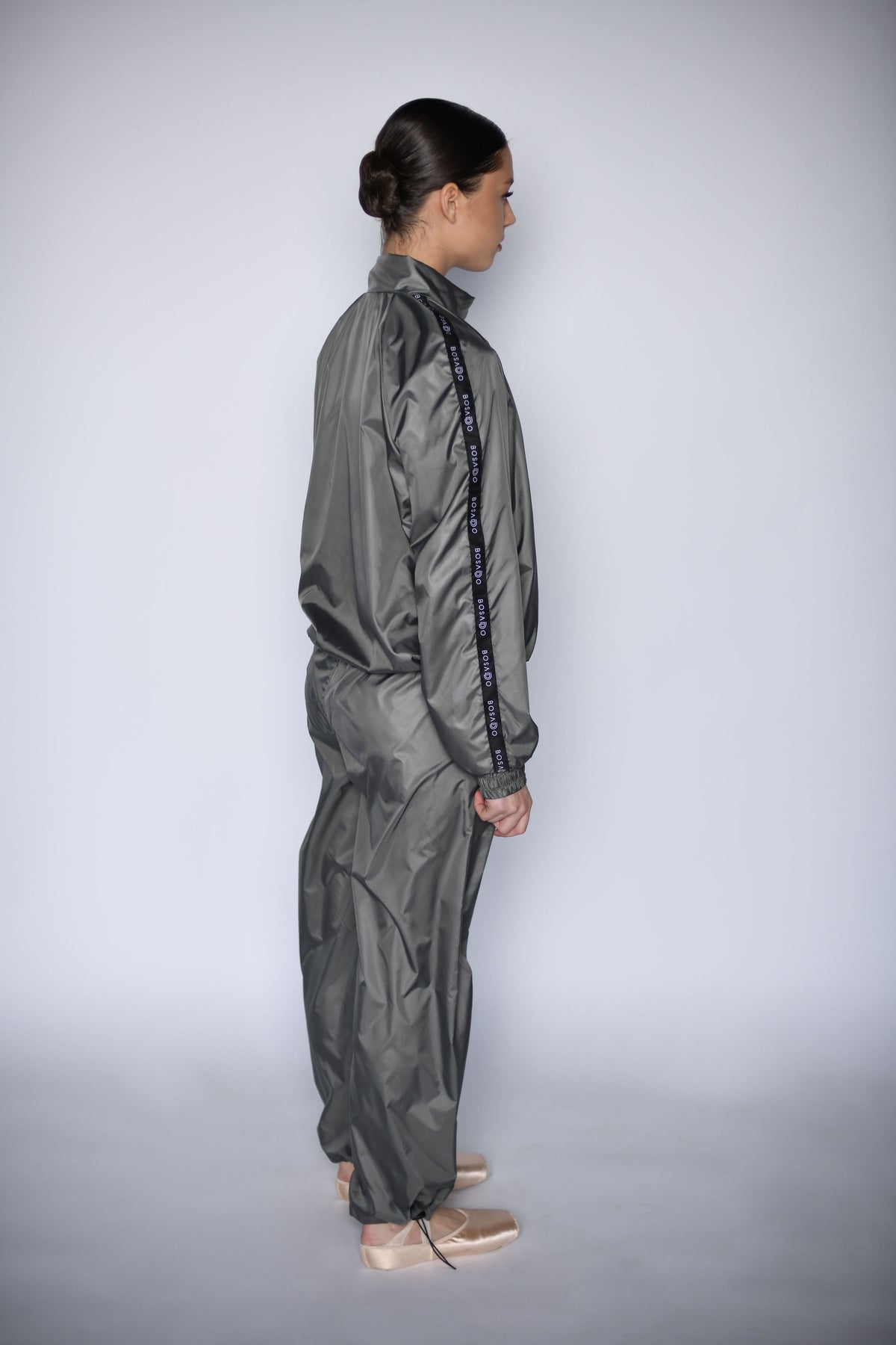 NEW URBAN SWAN COLLECTION S/S 23 | Dark concrete sports suit with pants