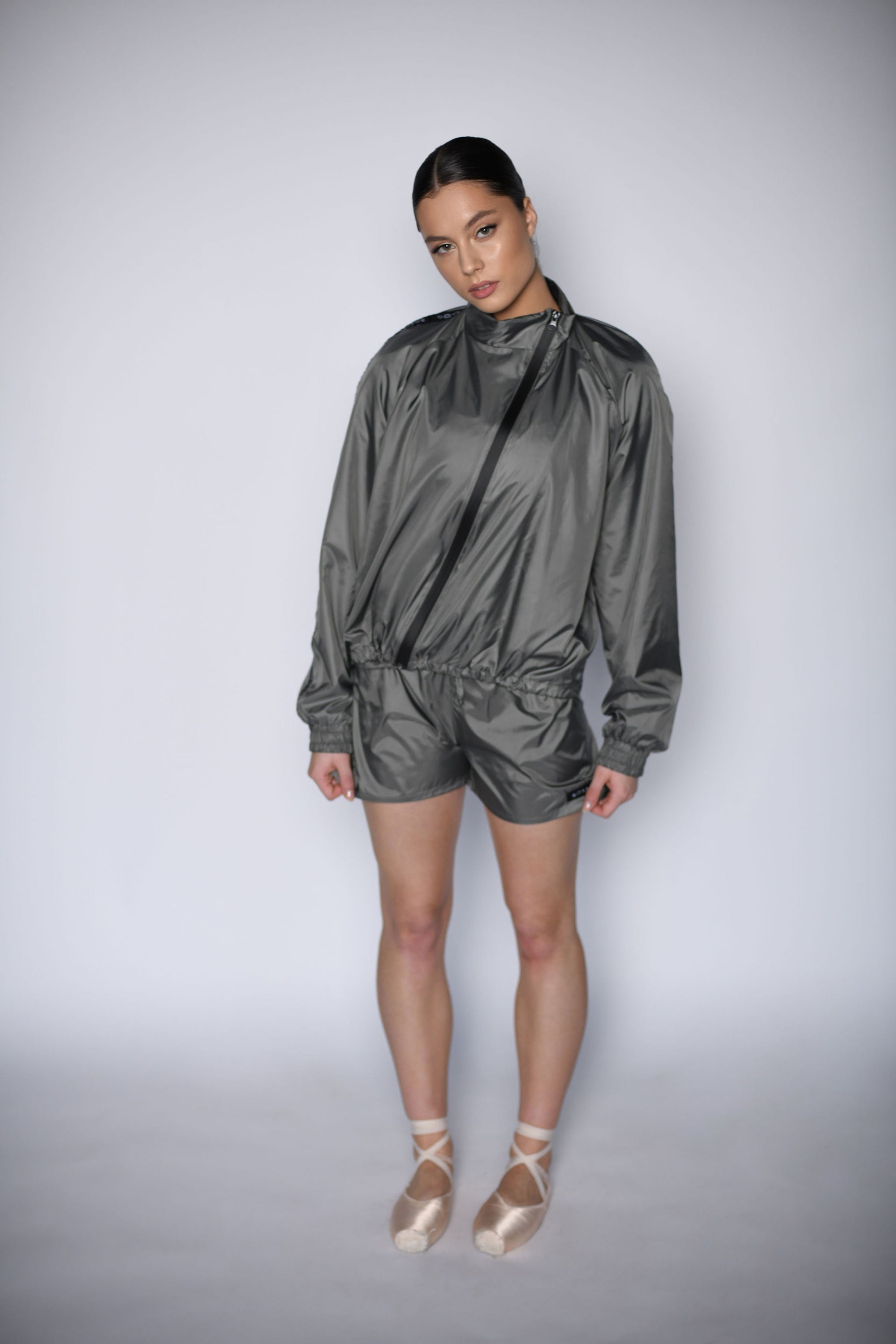 NEW URBAN SWAN COLLECTION S/S 23 | Dark concrete sports suit with shorts